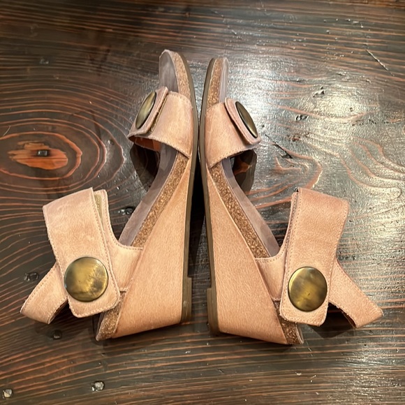 Taos Wedges - Picture 3 of 11